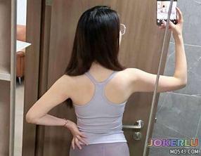  射精的时候让姐姐张开嘴射在了姐姐的嘴里